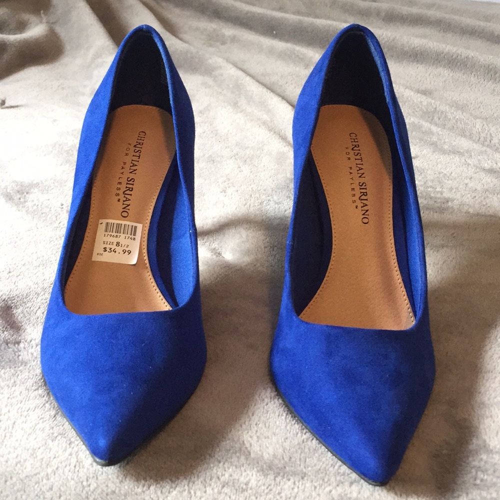 Blue suede pointed toe pumps